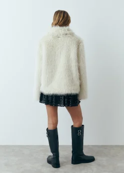 Abrigo corto cuello efecto pelo