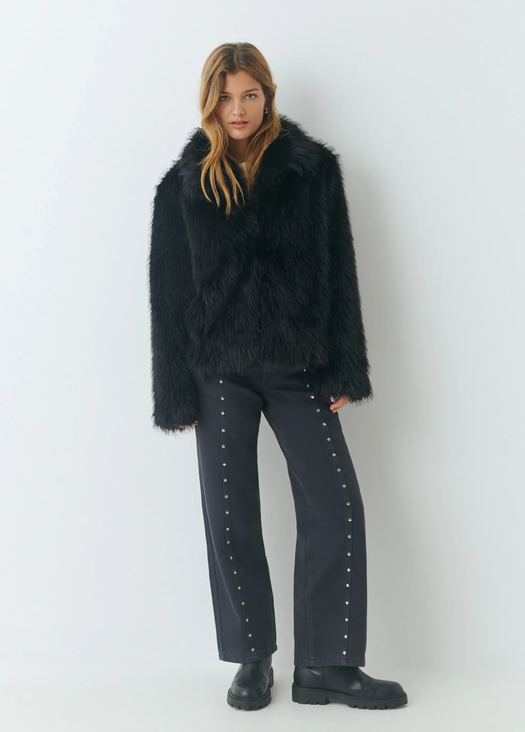 Abrigo corto cuello efecto pelo