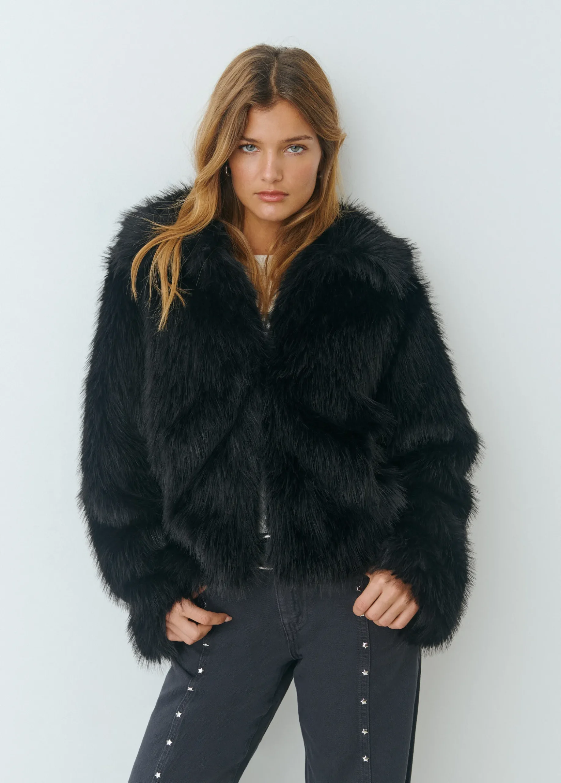 Abrigo corto cuello efecto pelo