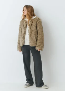 Abrigo corto efecto pelo