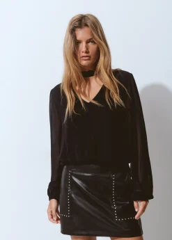 Blusa detalle choker