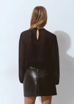 Blusa detalle choker