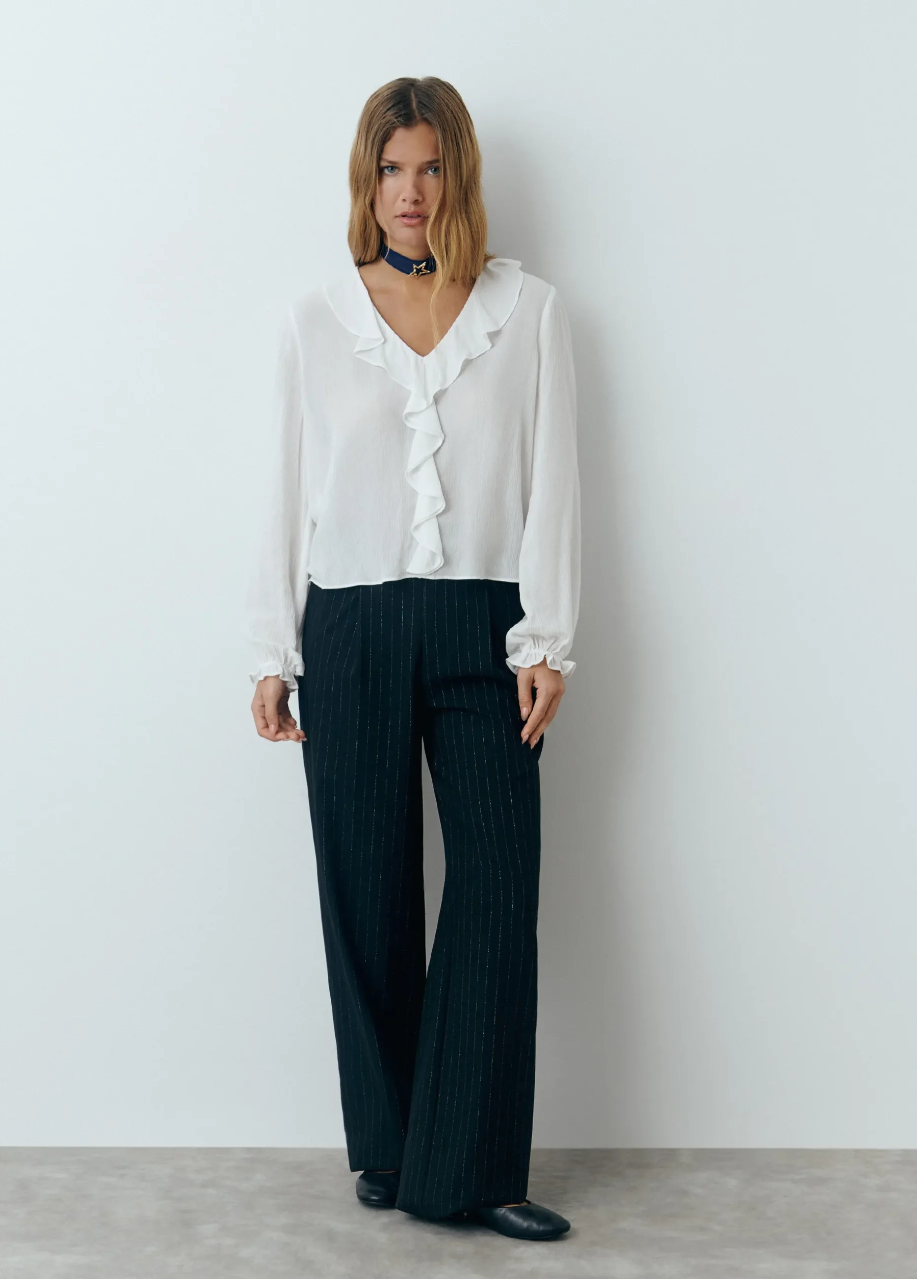 Blusa escote volantes