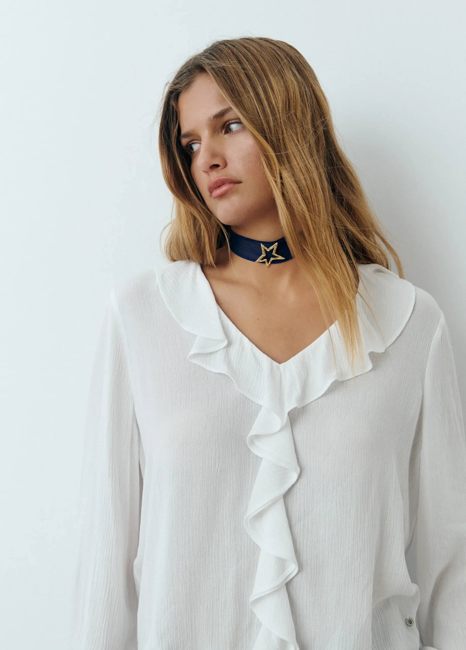 Blusa escote volantes