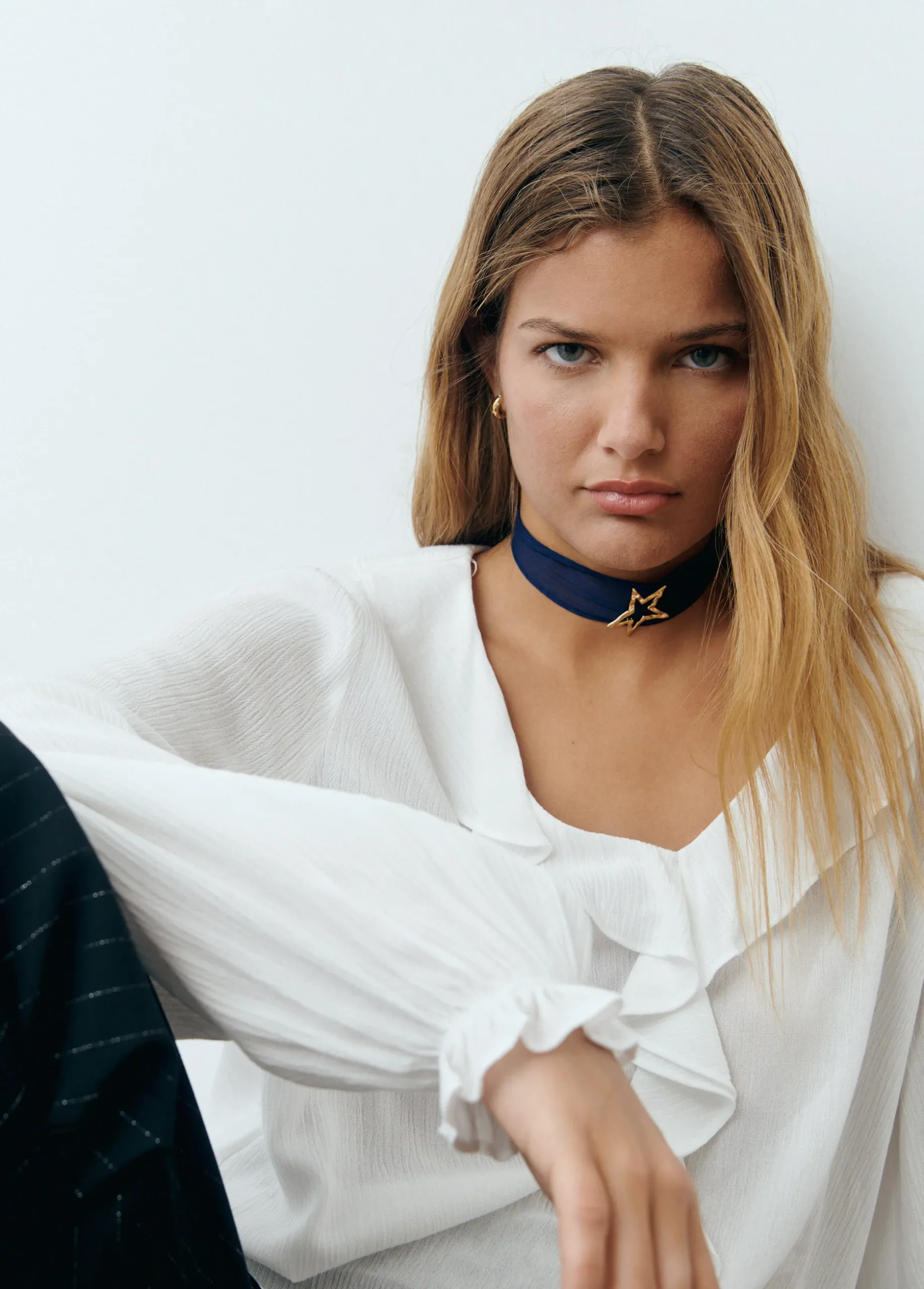 Blusa escote volantes