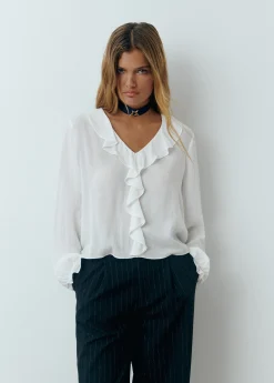 Blusa escote volantes