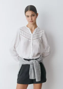 Blusa romántica detalle puntillas