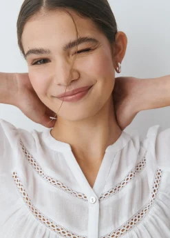 Blusa romántica detalle puntillas