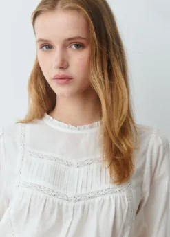 Blusa romántica puntillas