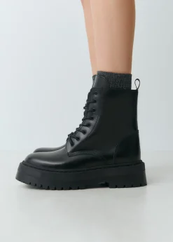 Bota piel acordonada