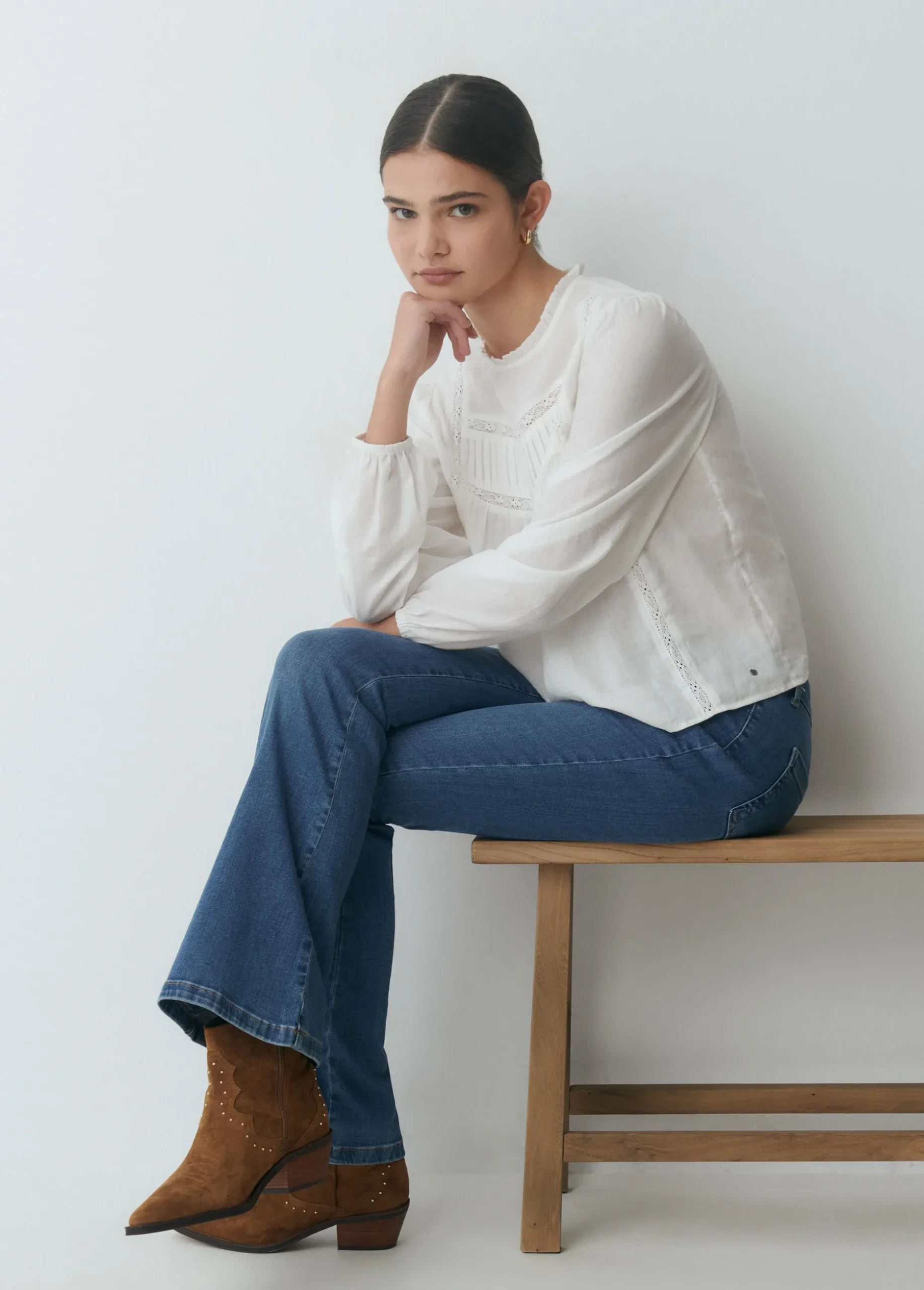 Botín piel tachitas