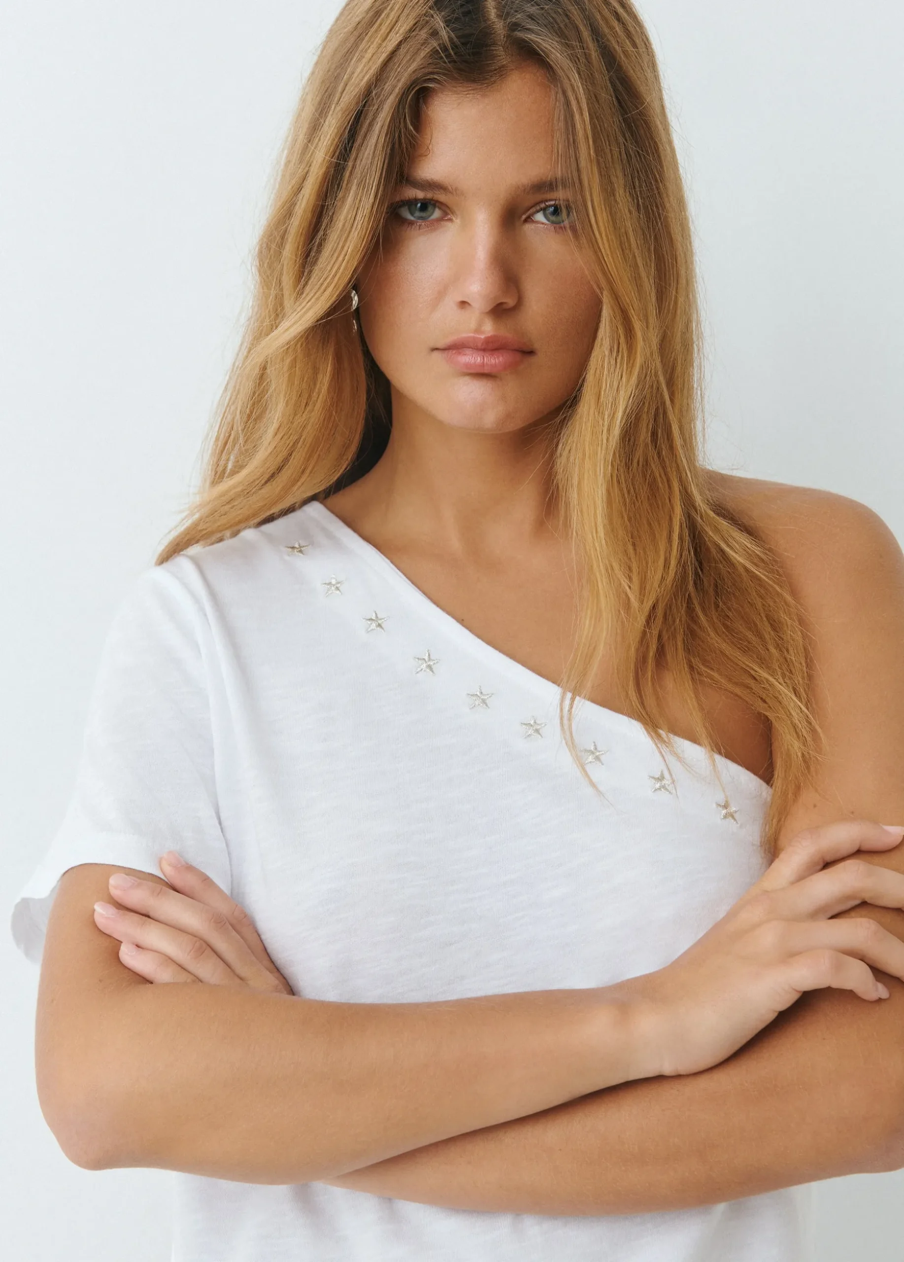 Camiseta asimétrica efecto lavado