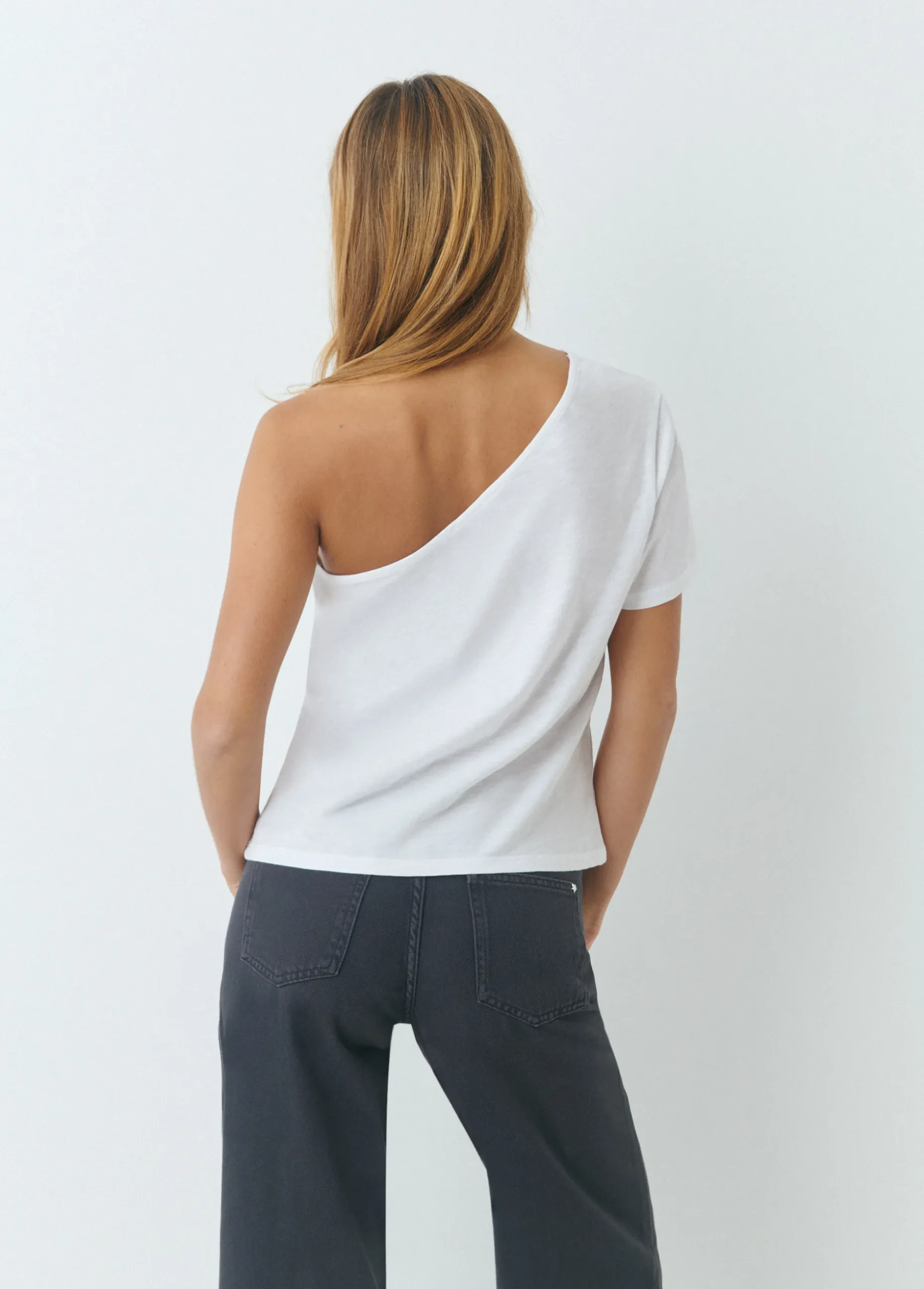 Camiseta asimétrica efecto lavado