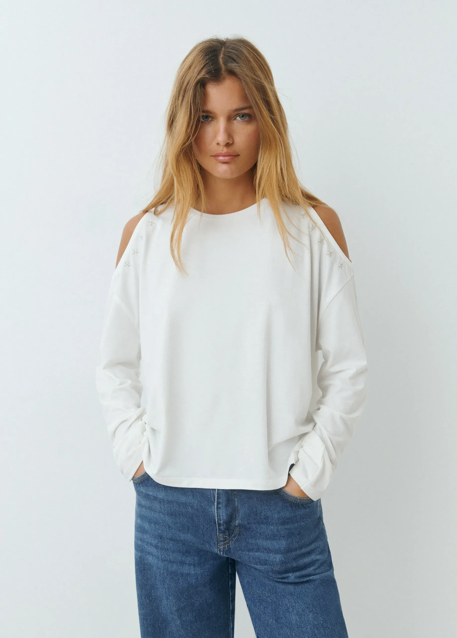 Camiseta cut-out bordado estrellas