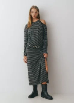 Camiseta cut-out hombro raya tejida