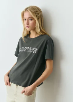 Camiseta manga corta texto bordado lentejuelas