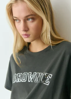 Camiseta manga corta texto bordado lentejuelas