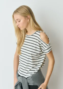 Camiseta raya tejida cut-out hombro