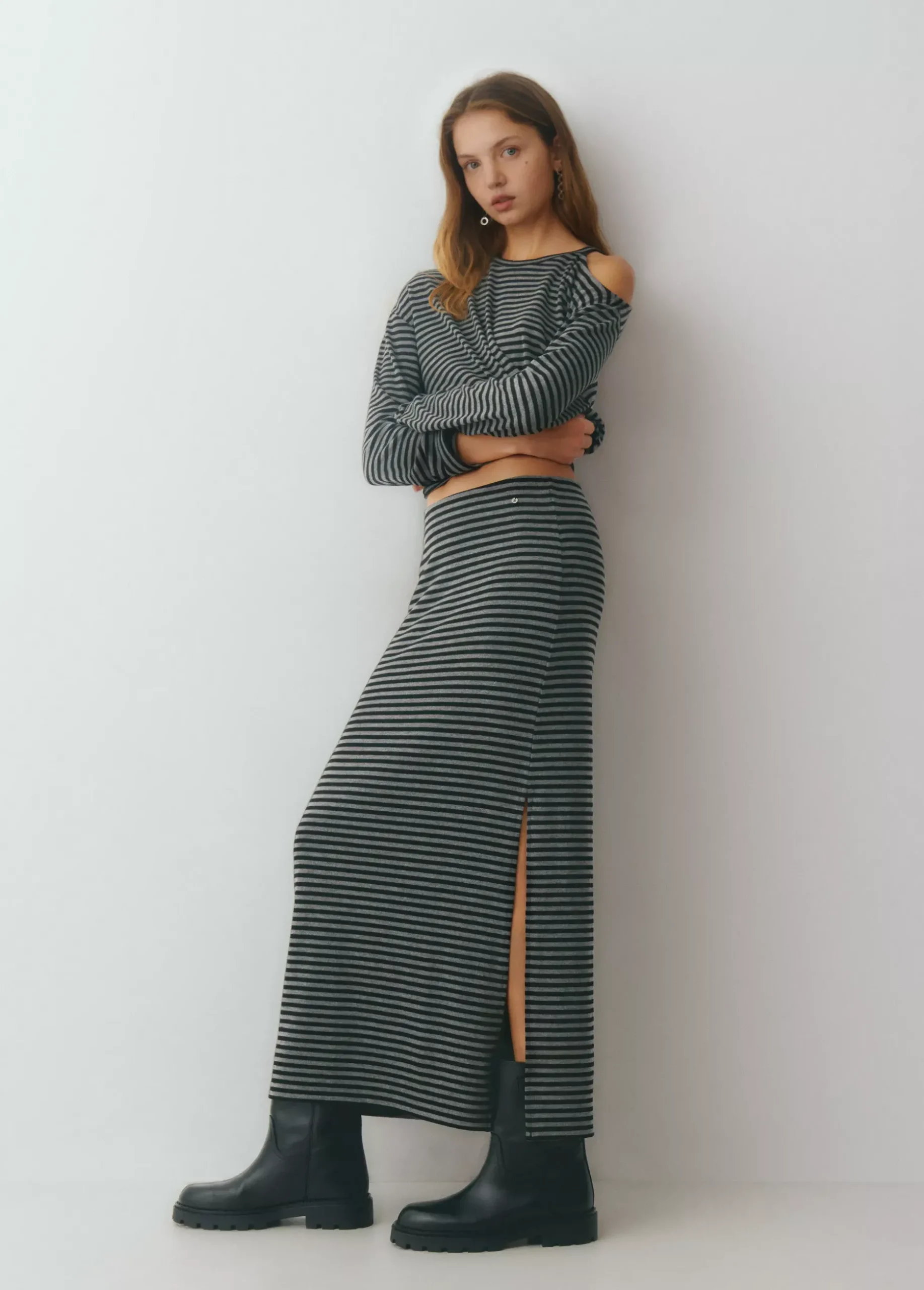 Falda midi raya tejida bicolor