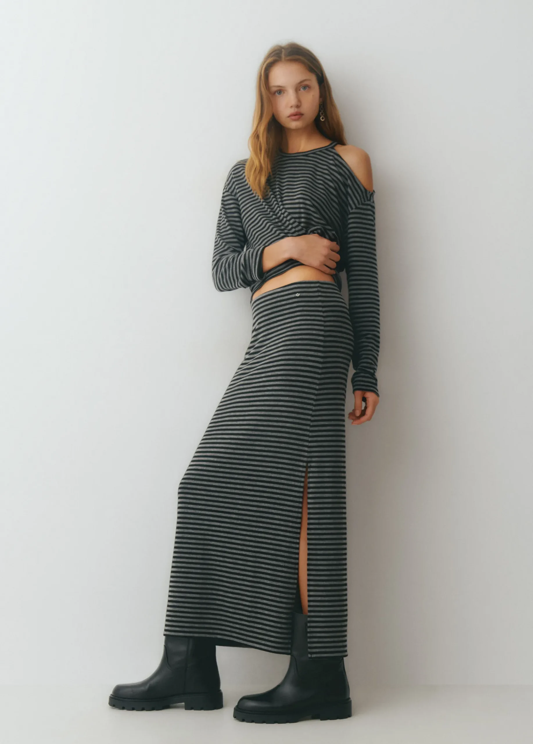 Falda midi raya tejida bicolor