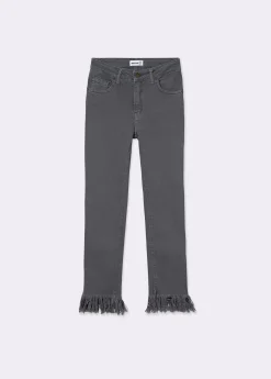 Pantalón bajo desflecado