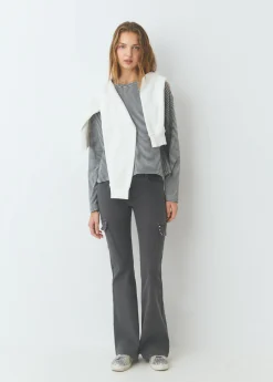 Pantalón campana cargo tachas