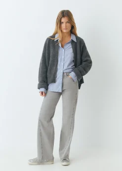 Pantalón corte lateral tachas