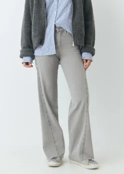 Pantalón corte lateral tachas