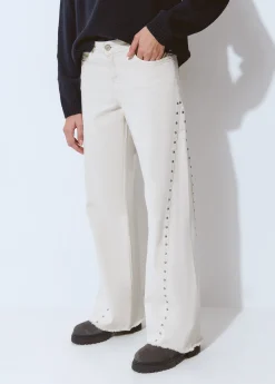 Pantalón corte lateral tachas