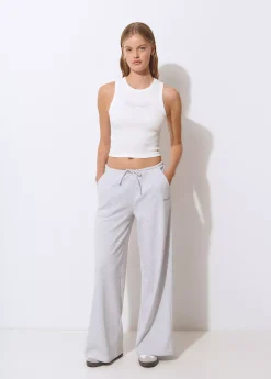 Pantalón felpa bordado