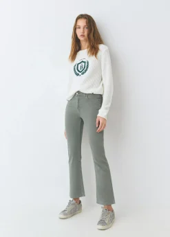 Pantalón flare cropped botones