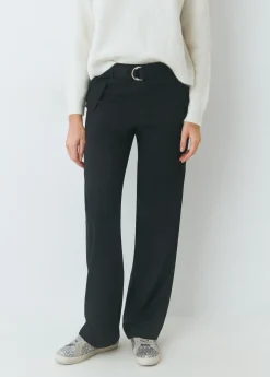 Pantalón recto con cinturón