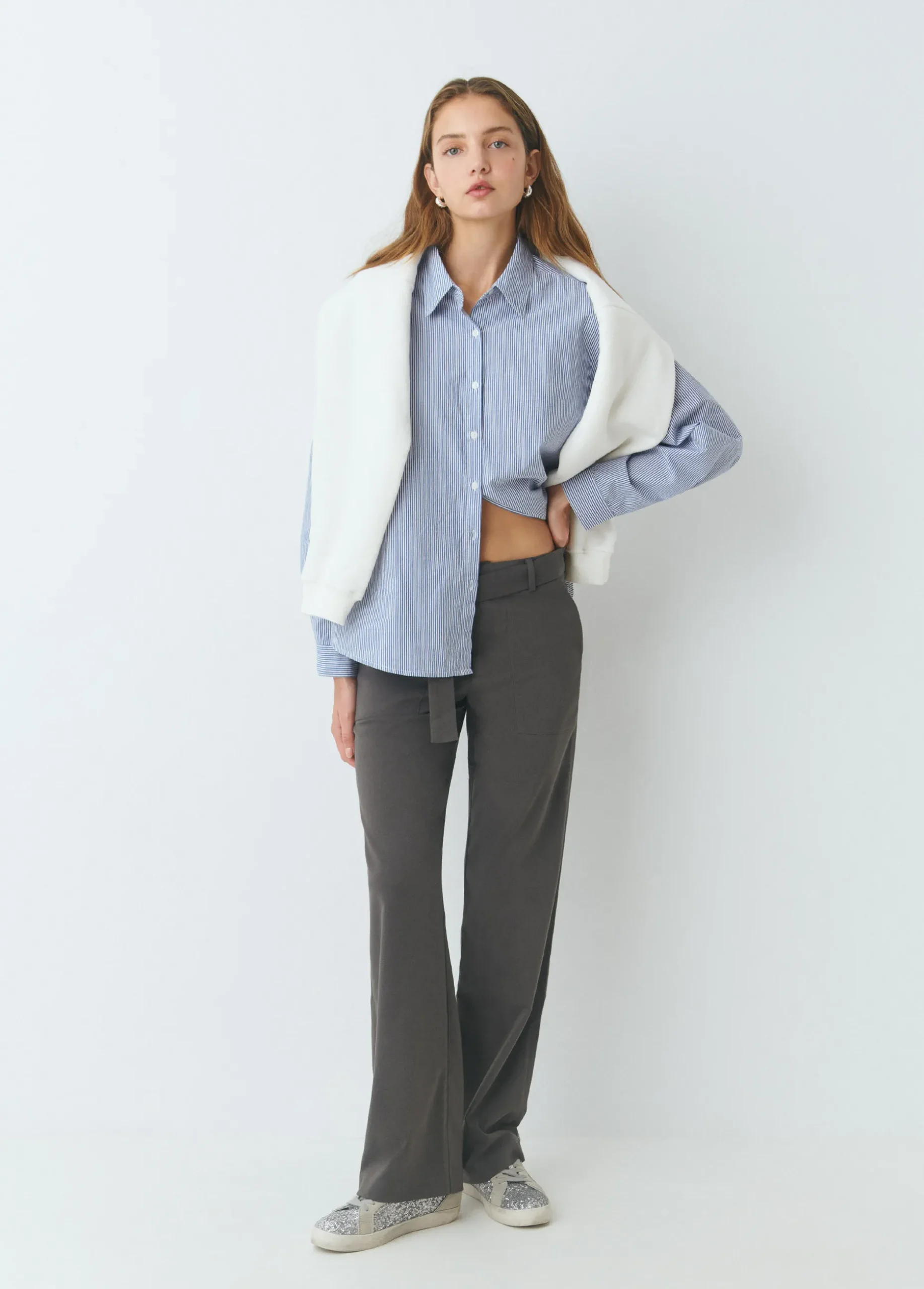 Pantalón recto con cinturón