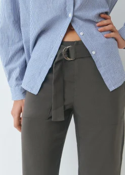 Pantalón recto con cinturón