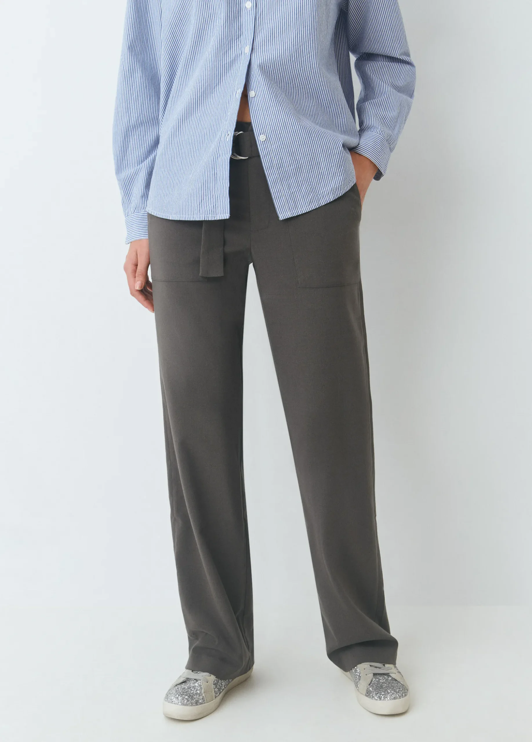 Pantalón recto con cinturón