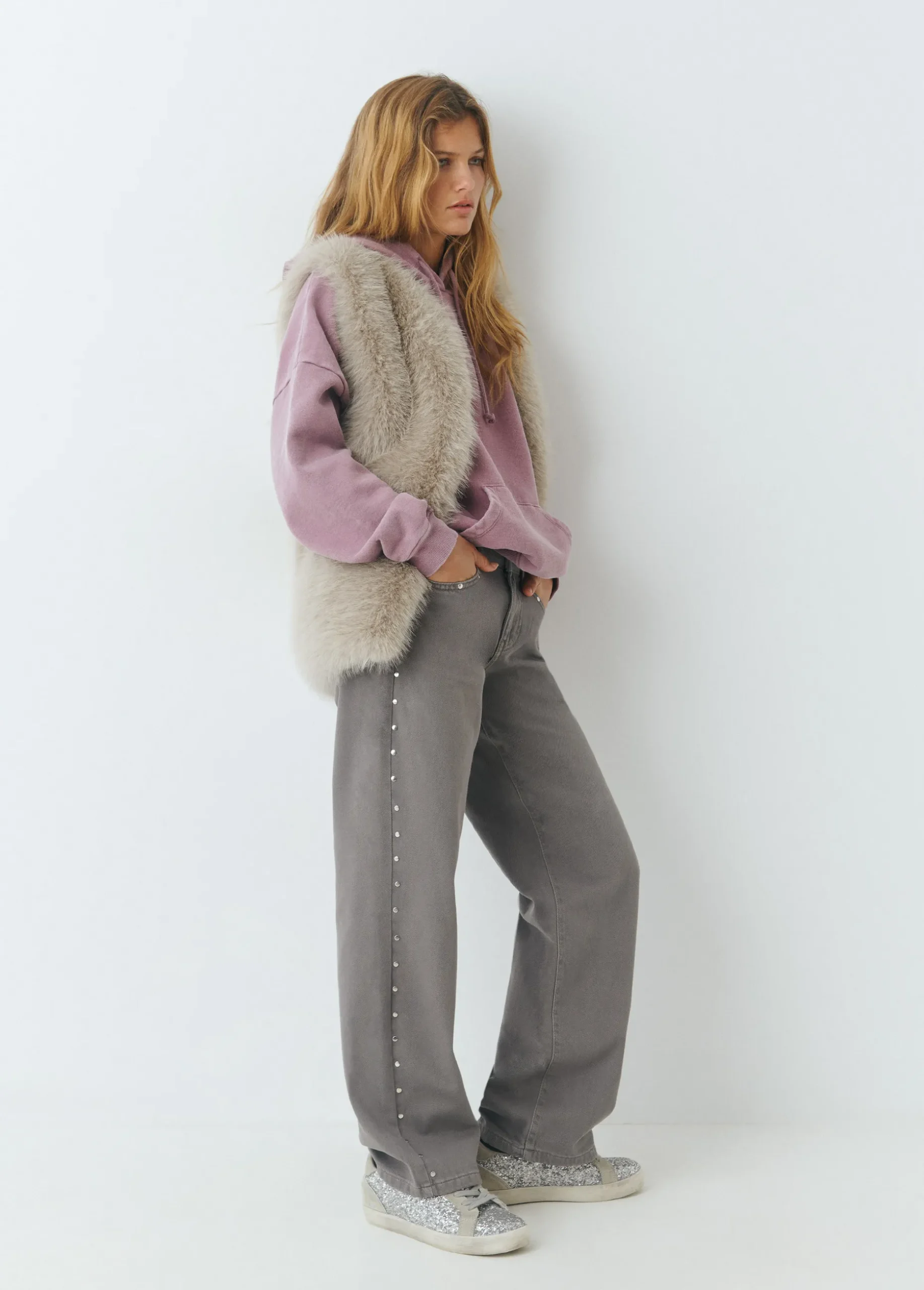 Pantalón tachas laterales