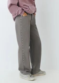 Pantalón tachas laterales