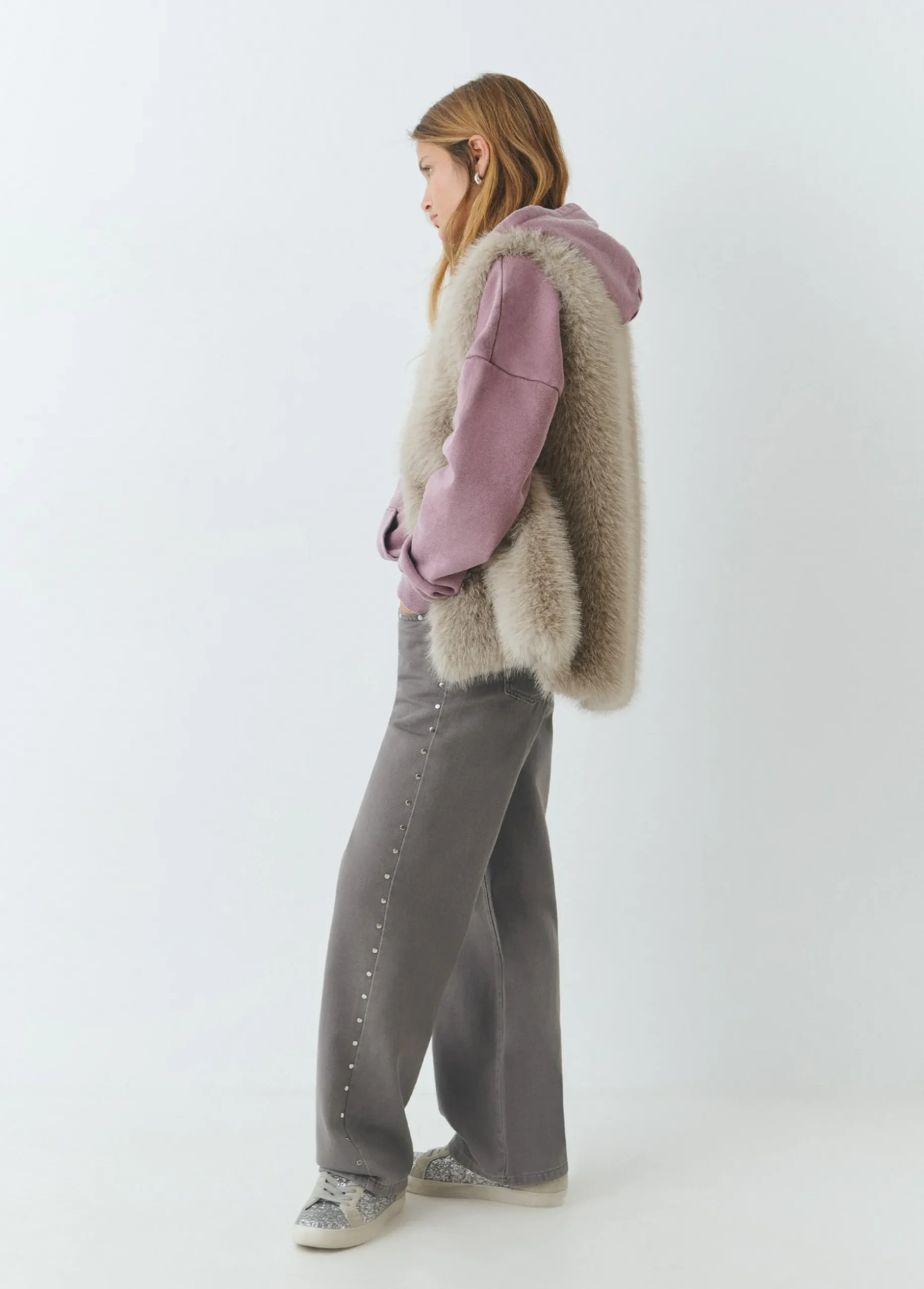 Pantalón tachas laterales