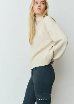 Pantalon campana cargo tachas