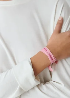 Pulsera colaboración con la AECC