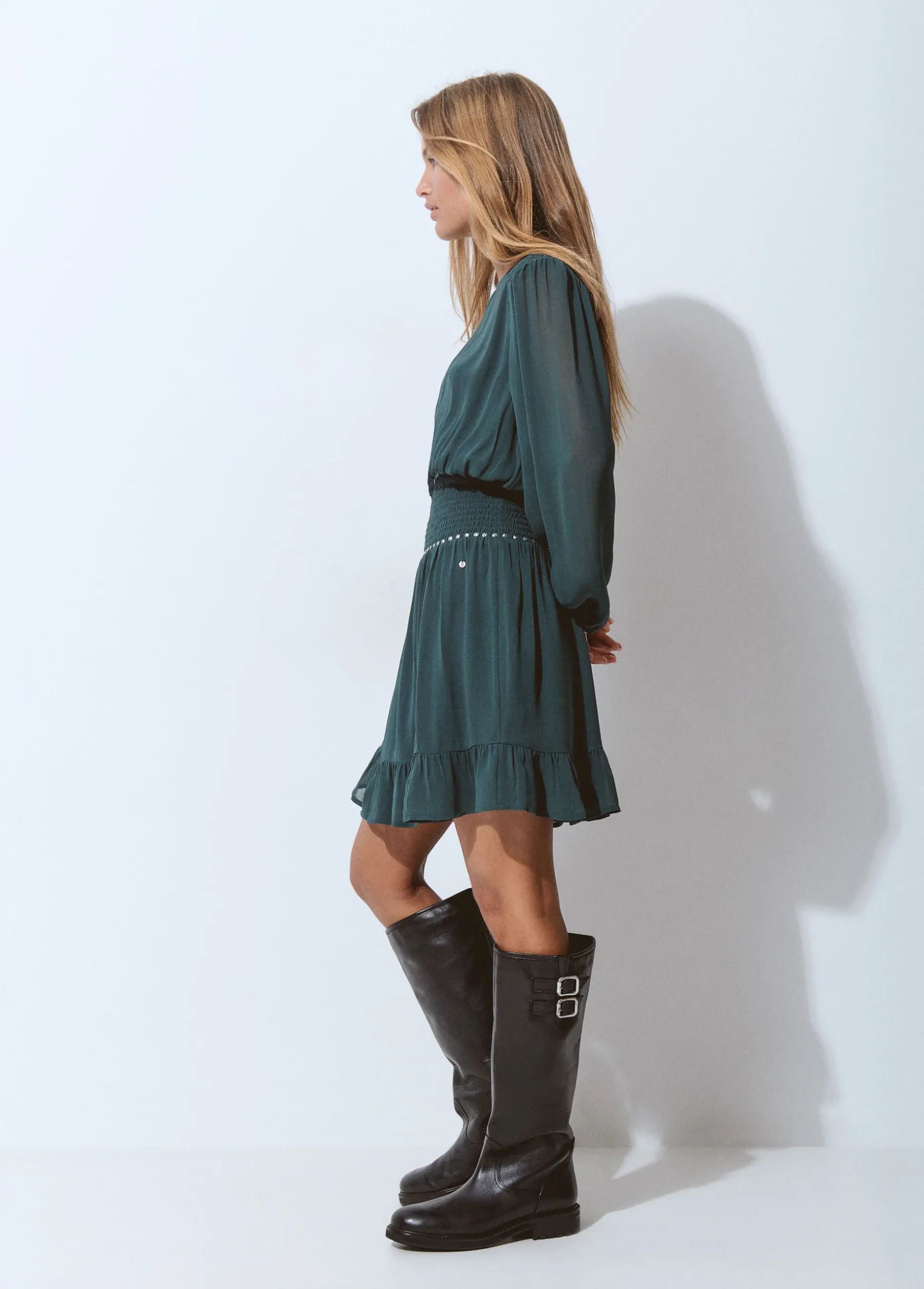 Vestido goma cintura detalle tachas